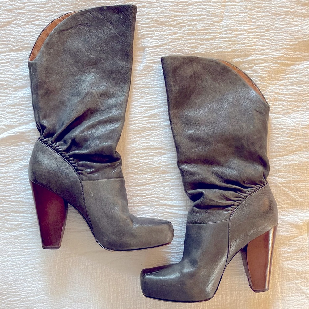 FRYE distressed grey leather boot size 10 comes with box